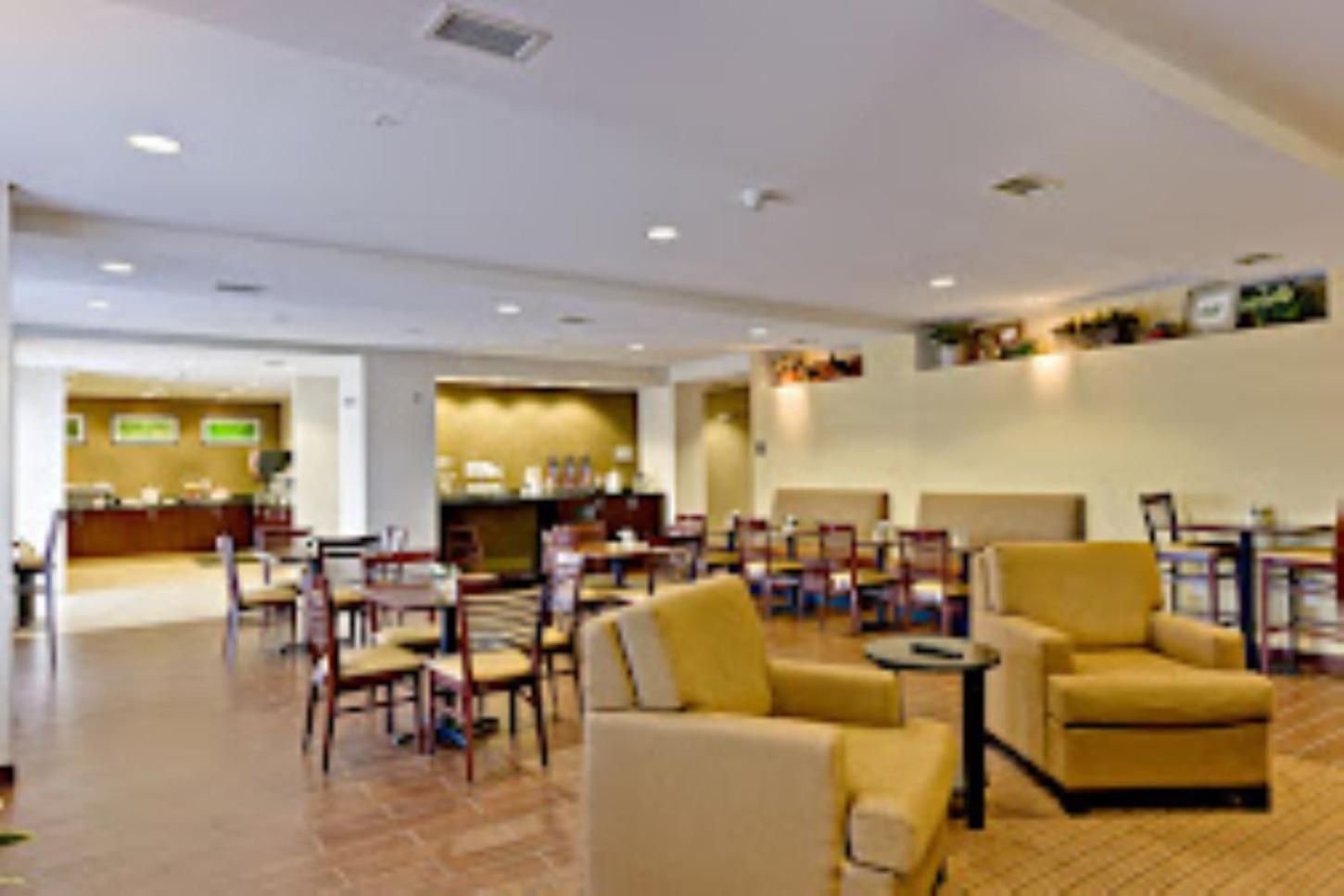 Wingate By Wyndham Jonesboro Hodge Hotel Exterior foto